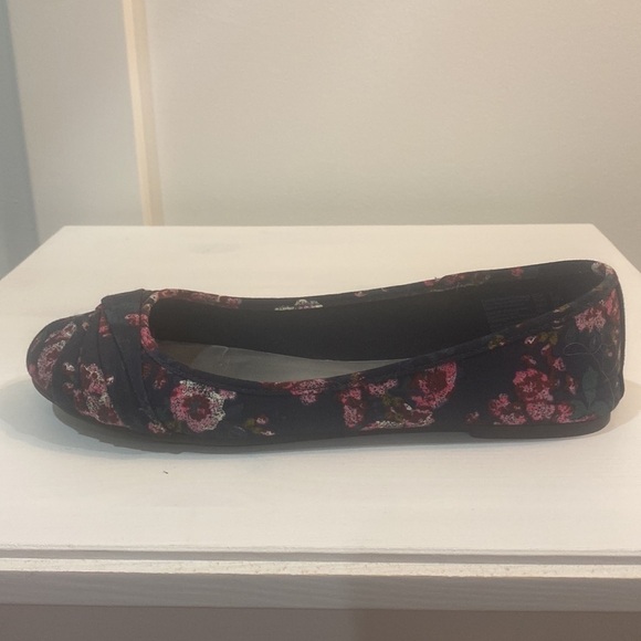 EUC American Eagle Floral Flats - Picture 4 of 6
